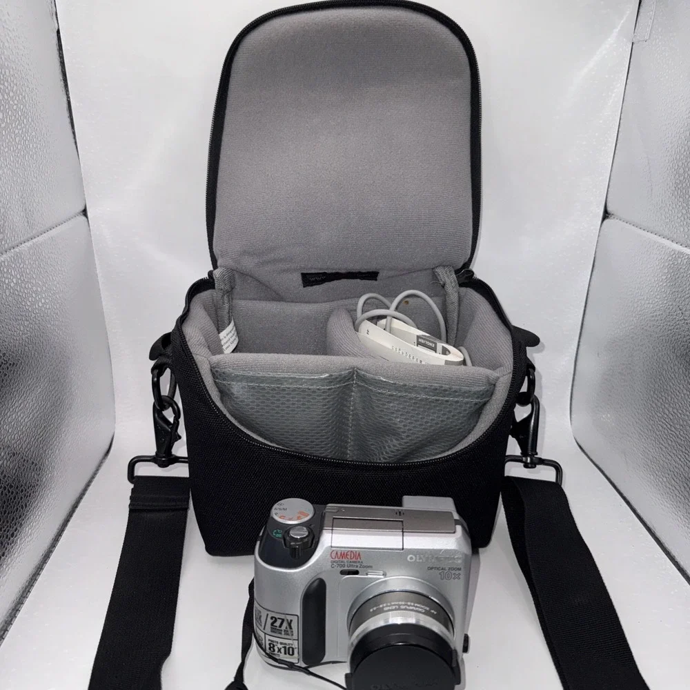 Olympus CAMEDIA C-700 Ultra Zoom 2.1MP Digital Camera Untested